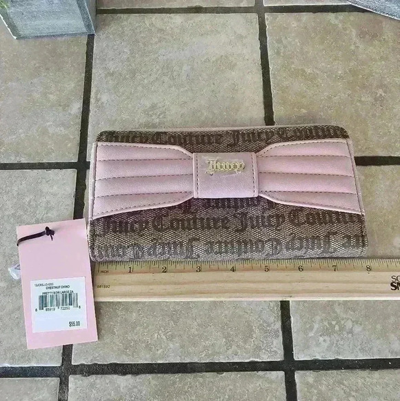 Juicy Couture Pretty Bow Large Zipper Around Wallet - Picture 2 of 5